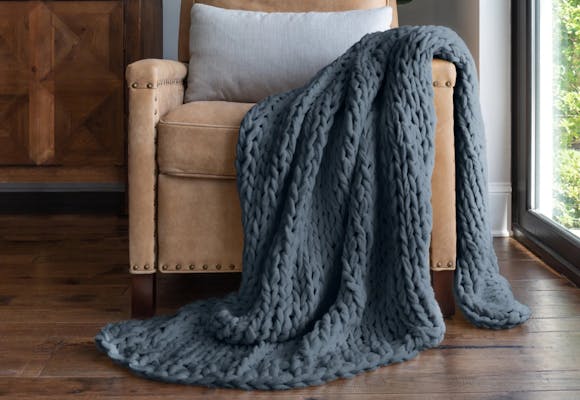 Save $158 on This Luxury Chunky Knit Throw Blanket at Linen's & Hutch