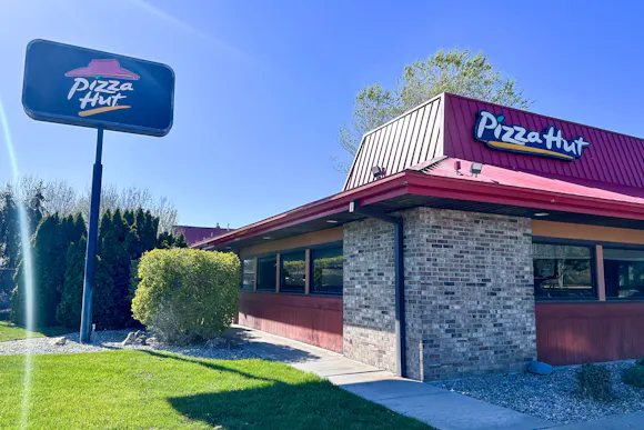 Monday Food Deals: $4.99 Melts at Pizza Hut (Reg. $7.99)
