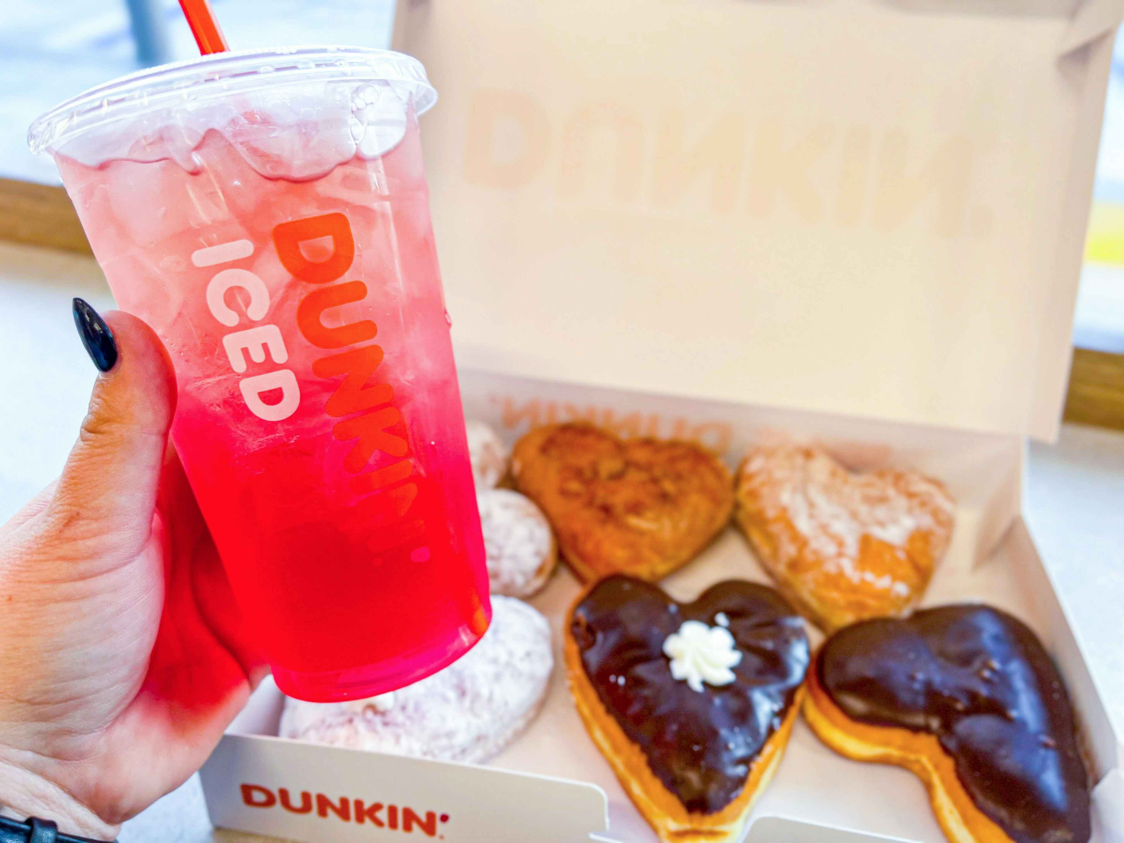 dunkin-valentines-day-menu-heart-donuts-strawberry-dragonfruit-kcl-02