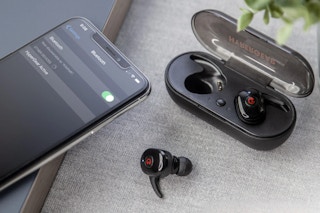 MorningSave Hypergear earbuds