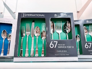 macys-international-silver-67-piece-flatware-set-1