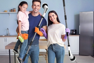 Family holding the Bomves Electric Spin Scrubber.