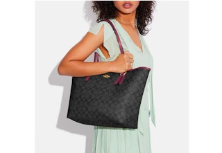 shop-premium-outlets-coach-tote-bag-jan-2023