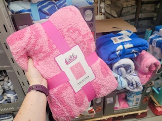 hand holding a pink LOL Surprise blanket