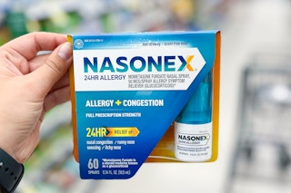 hand holding nasonex allergy spray