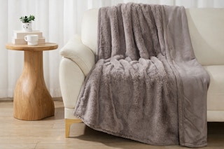 Walmart-Better-Homes-and-Gardens-oversized-throw-blanket-1