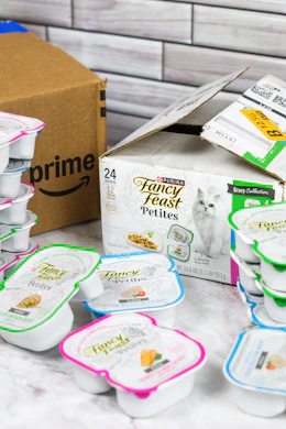 fancy feast purina petites