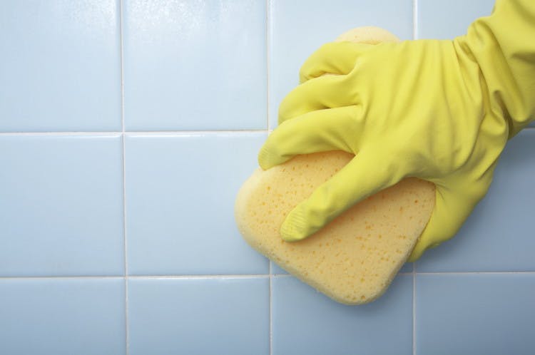 14 Brilliant Bathroom Cleaners You Can Make Yourself