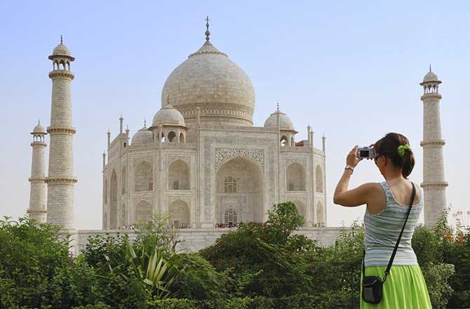 4 Great Discount Tour Companies to Consider for Cheap Travel