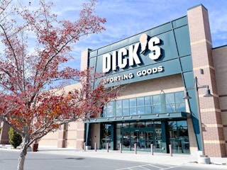 dicks sporting goods outside store
