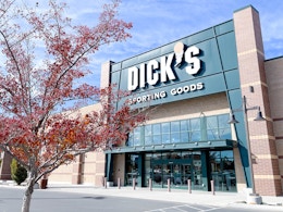 dicks sporting goods outside store