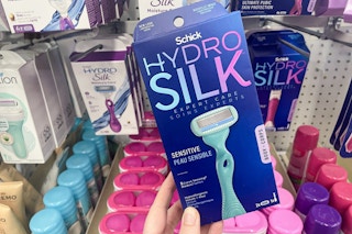 hand holding pack of schick hydro silk razors