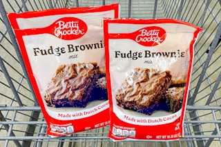 2 Betty Crocker Brownie Mixes in a Walmart shopping cart