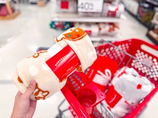 Target-Wondershop-Christmas-throw-blankets-2