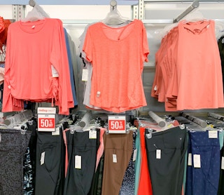 old-navy-womens-activewear-2021-leggings-tees