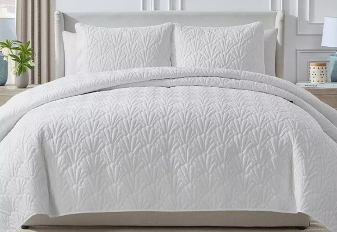 Seventh Studio Quilt Set