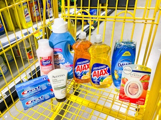 9 household items in a cart