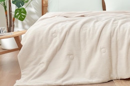 amazon Queen Waffle Cooling Comforter