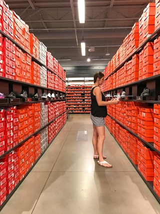 nike factory store shoe aisle with model 1530805874