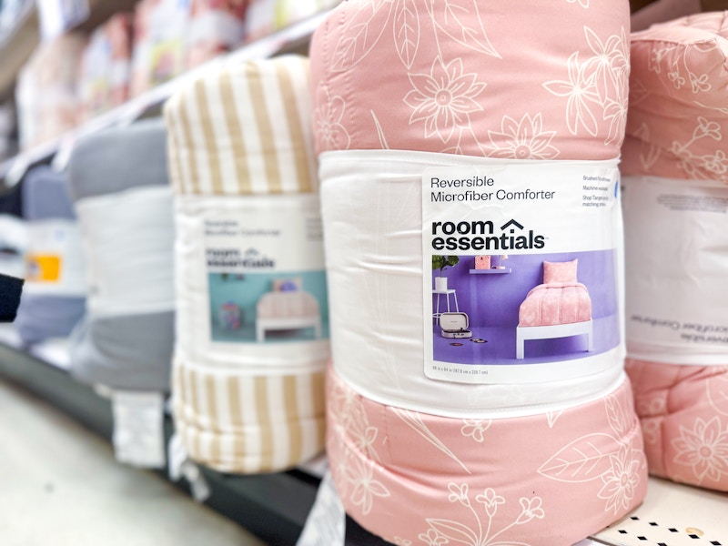 target-room-essentials-comforter