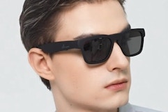 Man wearing the OhO Smart Glasses.