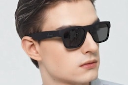 Man wearing the OhO Smart Glasses.