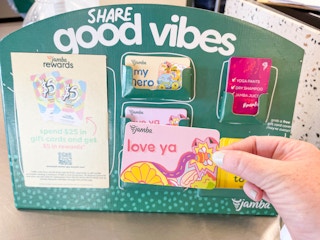 gift card beling held at jamba juice