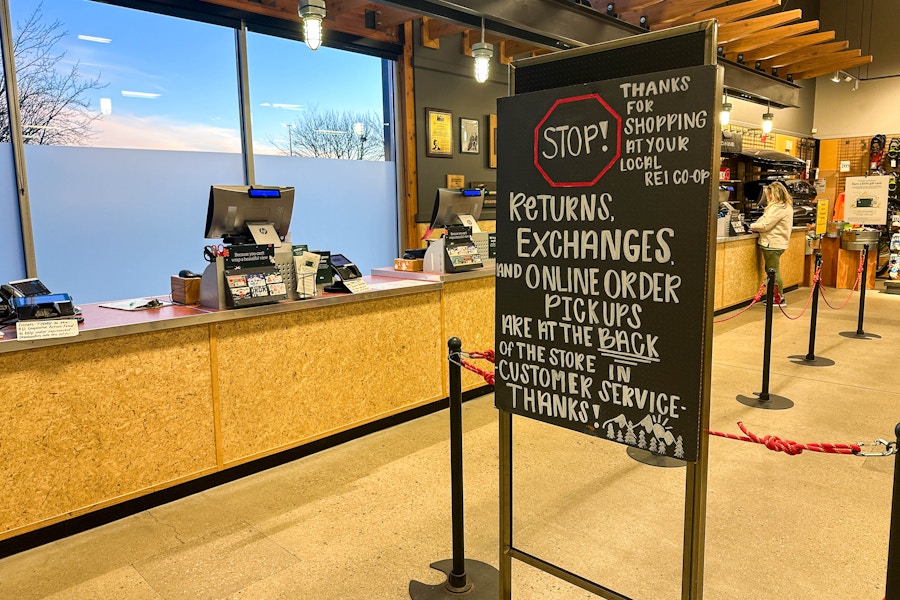 returns sign in rei 
