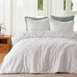 Tufted Queen Comforter Set
