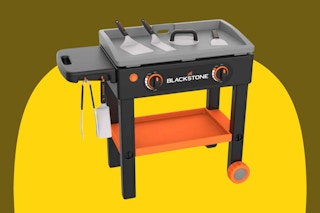 Blackstone griddle on yellow and moss background