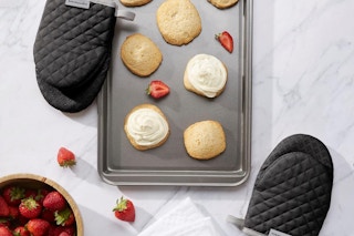 a mini oven mitt set