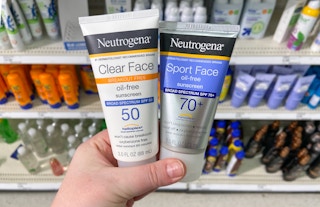 hand holding neutrogena face sunscreen