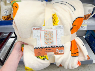 walgreens peanuts halloween throw