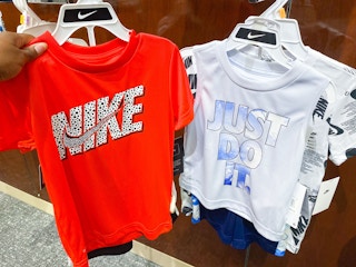 nike t-shirt sets in store