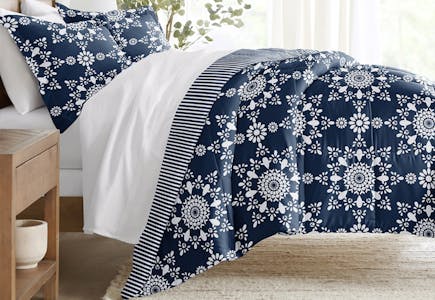 Linens & Hutch Comforter Set