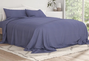 linens and hutch sheet set