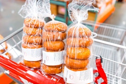 costco-pumpkin-spice-bagel-in-cart