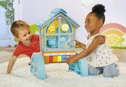 children playing with the Little Tikes Look & Learn Window