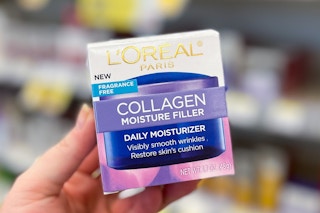 hand holding moisturizer