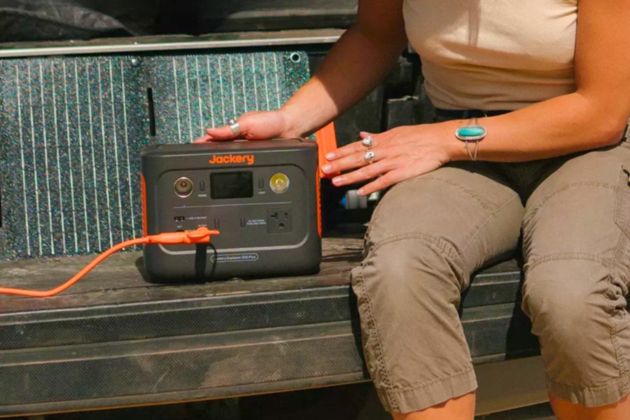Target-Jackery-solar-generator-3