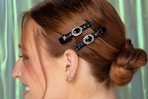 a woman wearing scunci hair clips