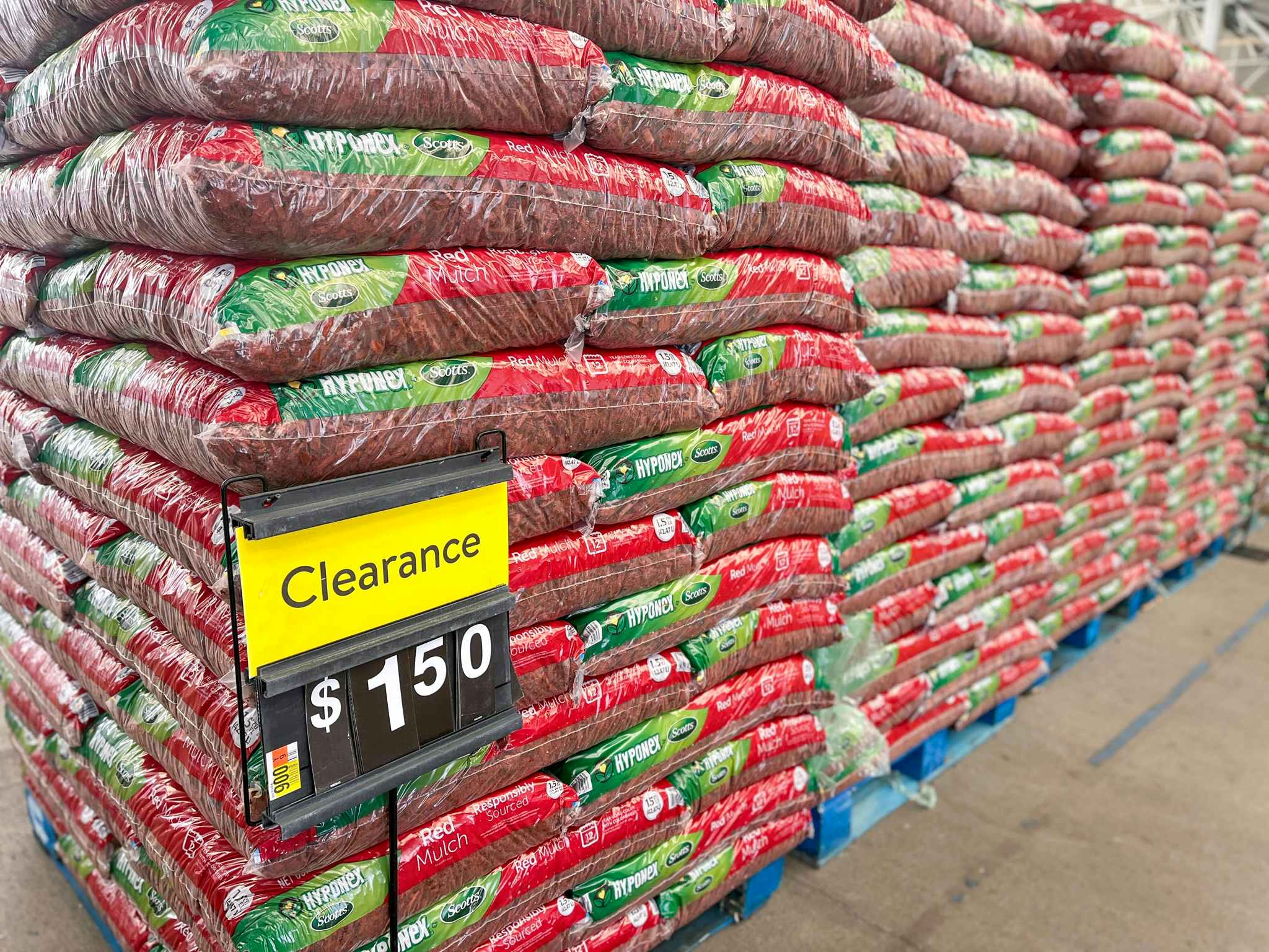 Scotts Hyponex Mulch Clearance at Walmart — Only $1.50