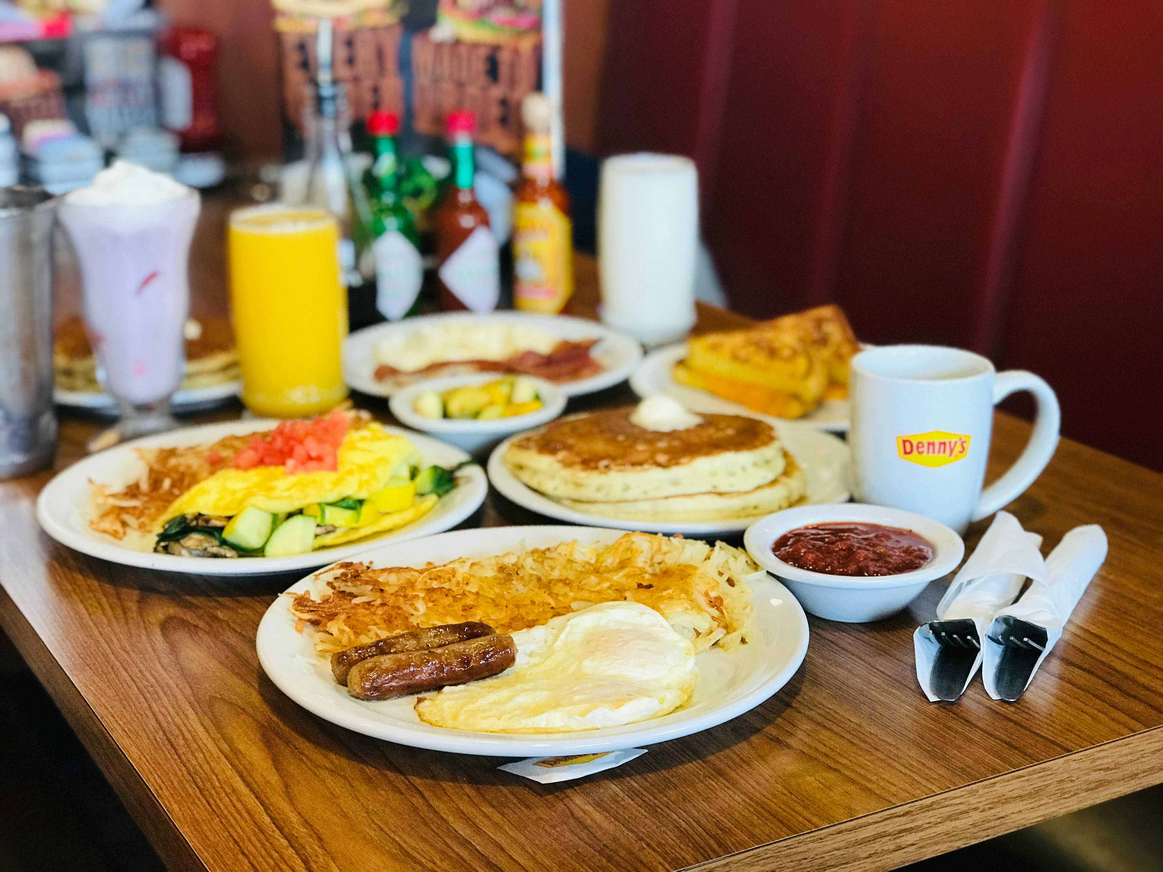 Vegas Denny's a grand slam with diners, Food