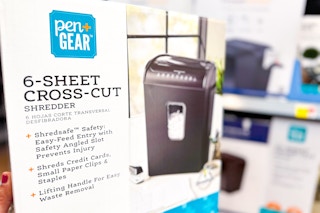6-sheet Pen + Gear Paper Shredder in Walmart store