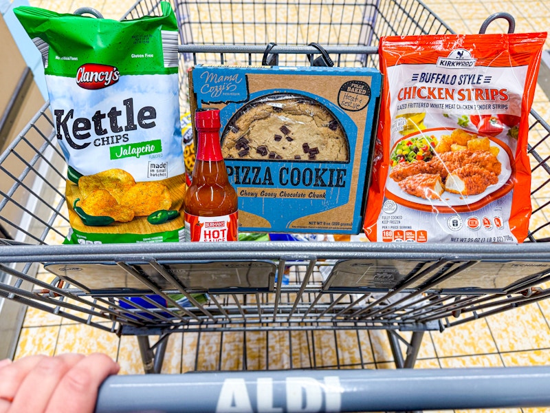 aldi-food-deals-chicken-strips-kettle-chips-pizza-cookie-hot-sauce-1