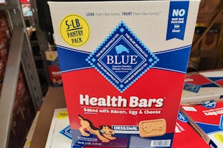 a 5 pound box of blue buffalo health bar dog treats