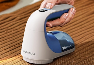 hand using fabric shaver