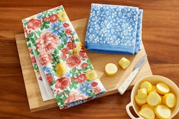 Walmart The Pioneer Woman kitchen towel set