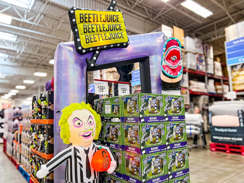 beetlejuice inflatable archway