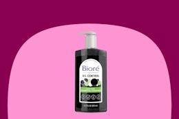 A dark green pump bottle of Biore Deep Pore Charcoal Face Wash